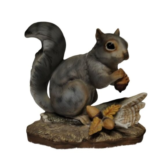Vintage Homco Masterpiece Porcelain Squirrel Figurine Holding Acorn 1982 - Picture 5 of 9